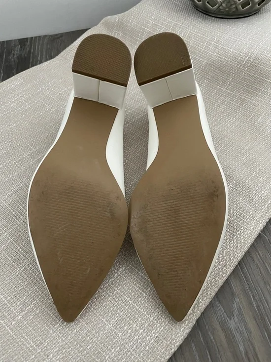 Women's Pointed-Toe Pumps - Picture 5 of 6